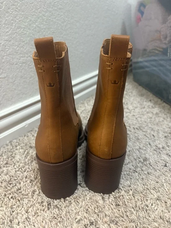 Crown Vintage Tan Chelsea Block Heel Ankle Boots - Picture 5 of 5